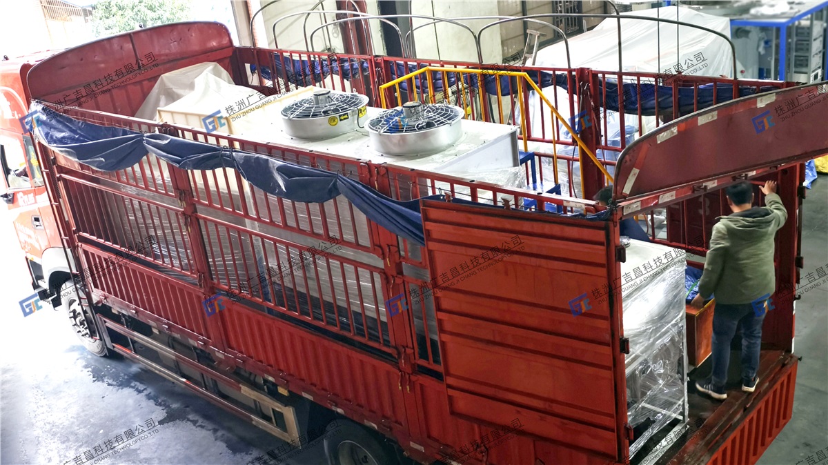 开工以后第一套实验石墨化炉设备发货